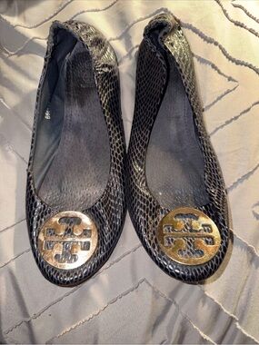 Tory Burch Black Snake-Embossed Ballet Flats with Gold Logo Medallions sz 39